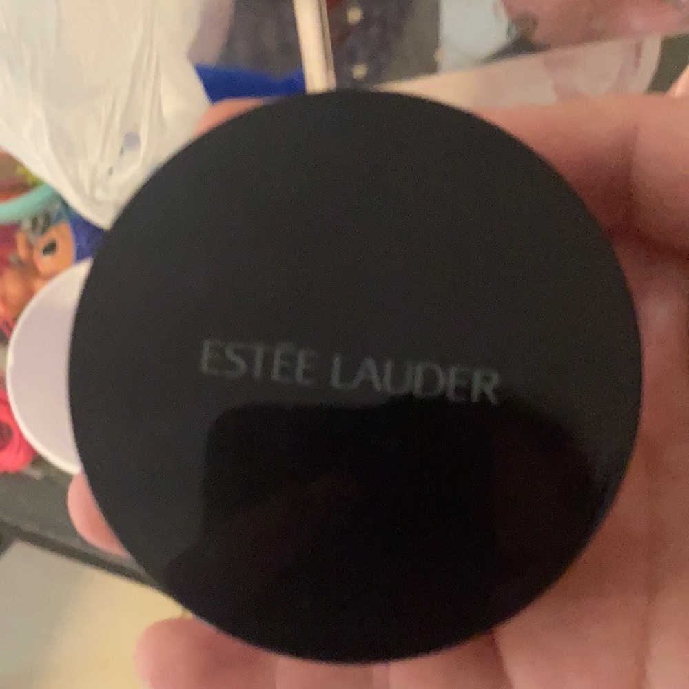 Estée Lauder perfecting loose power only use once